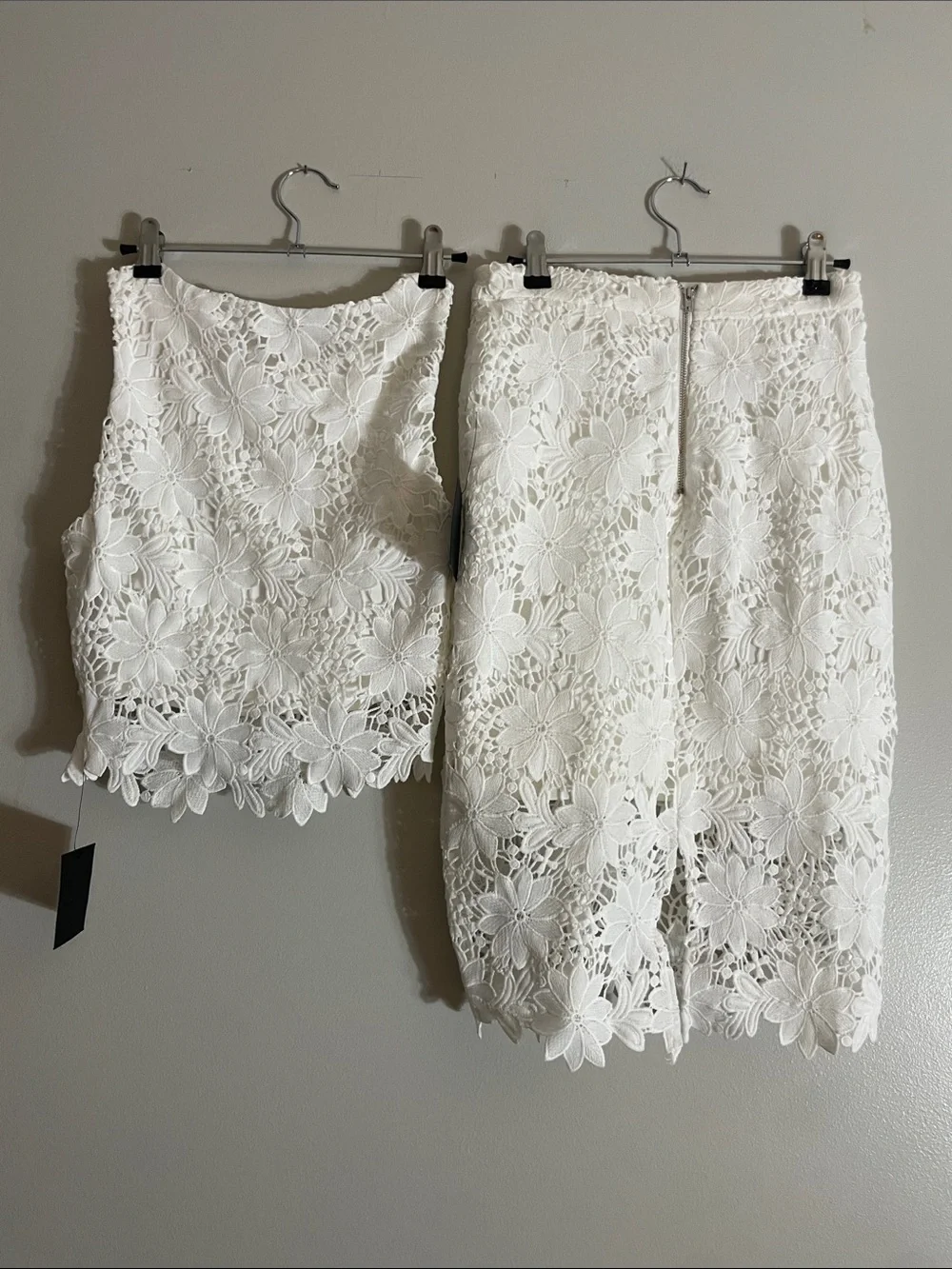 Lulu's White Floral Lace Pencil Skirt